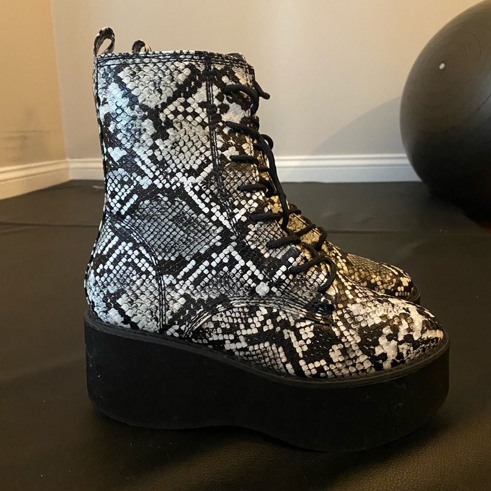 Platform boots